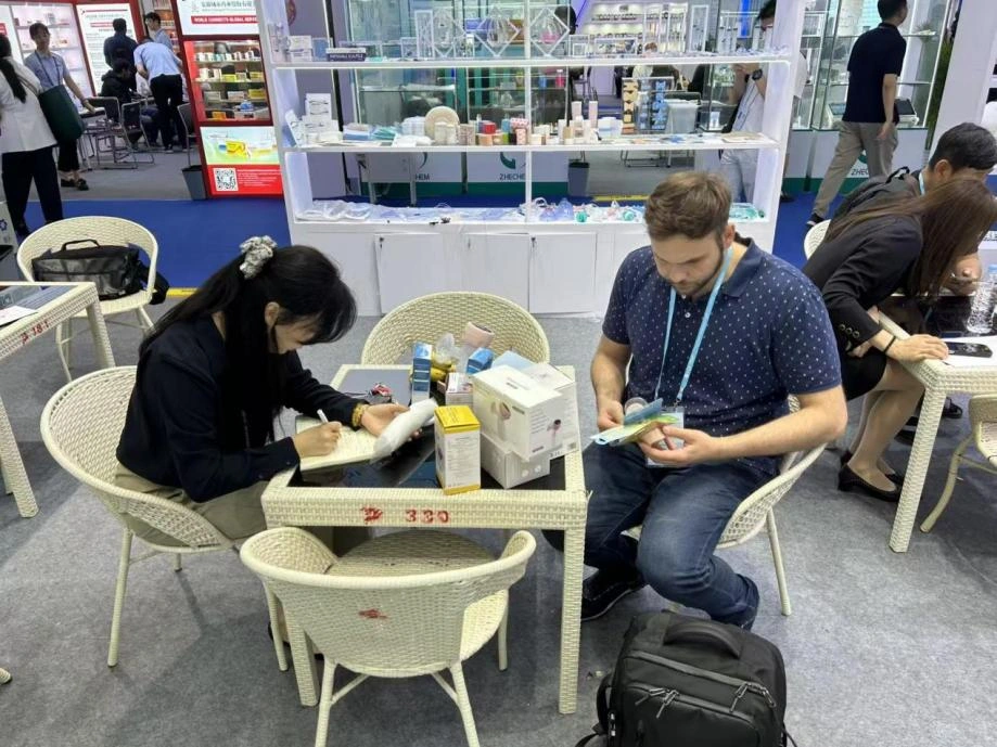 Focus On Intelligent Health Product Innovation And Upgrading–huihong Pharmaceutical Company Appeared At The 137th Canton Fair In Full Costume