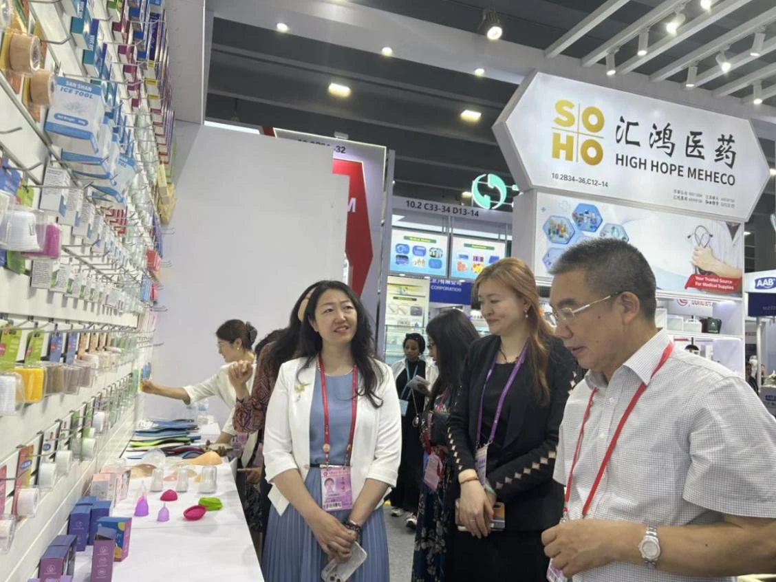 China Chamber Of Commerce For Import And Export Of Medicines And Health Products President Zhou Hui Investigated The 137th Canton Fair Exhibition Of Huihong Pharmaceutical Company